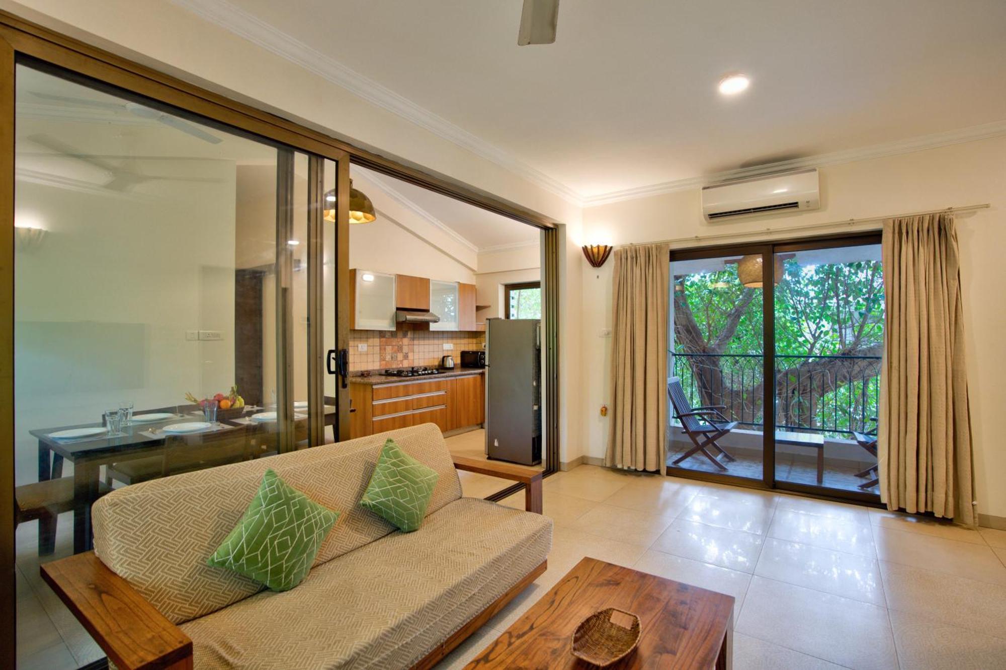 Cozy 2bhk Pool In Apartment Candolim