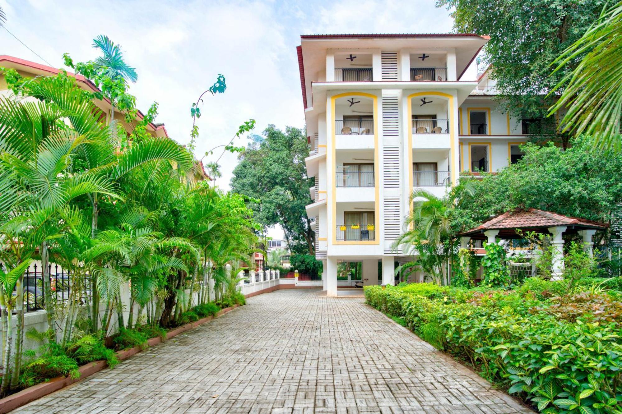 Cozy 2bhk Pool In Apartment Candolim